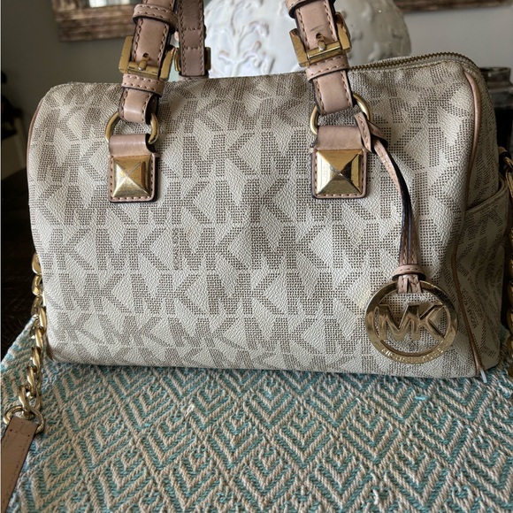 COPY - Michael Kors Logo Bag - Picture 7 of 7